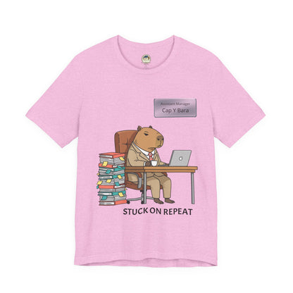 Gray T-shirt featuring a capybara illustration and personalized nameplate design, ideal for casual wear and animal lovers.